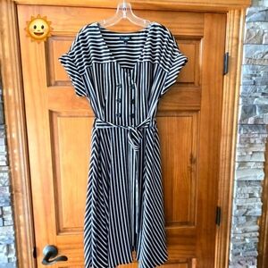 ROZ AND ALI Striped Black and White DRESS SIZE 12 Skirt Is Lined